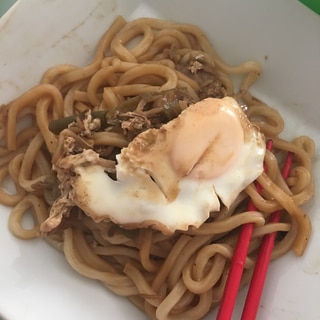 すき焼きの残り汁でうどん、卵乗せ